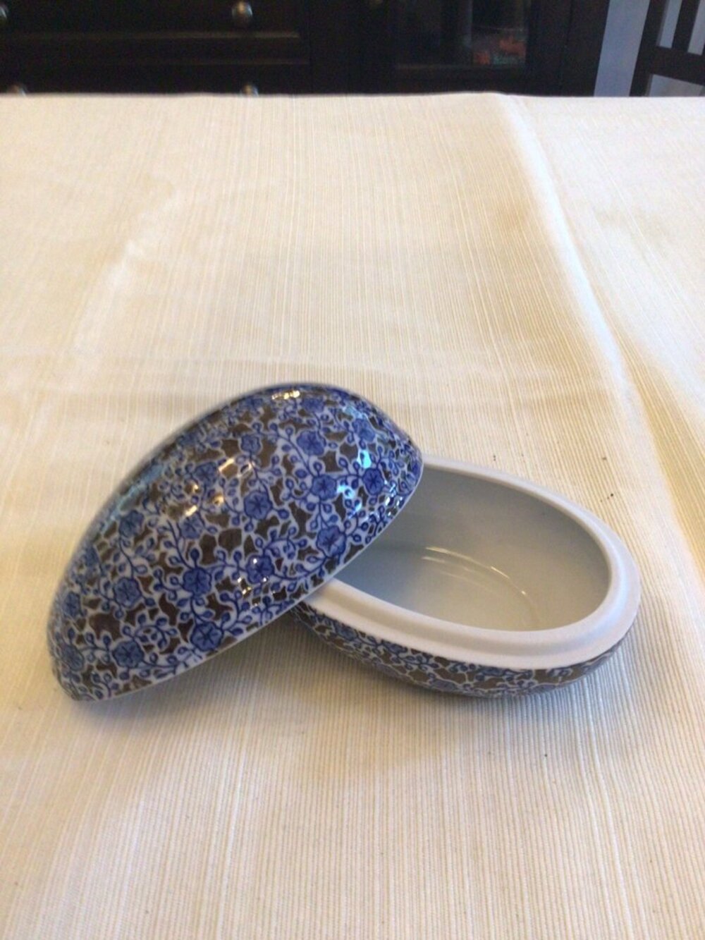 BLUE AND WHITE OVAL EGG SHAPED TRINKET DISH WITH LID